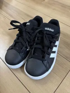 adidas アディダス　スニーカー　黒　17.5cmのサムネイル