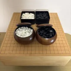 美品 本榧製囲碁盤、脚付き ヘソ付き、碁石那智黒、蛤 - メルカリ