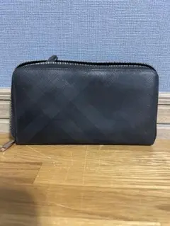 Burberry 長財布 ラウンドファスナー ブラックのサムネイル