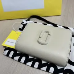 ！限定値下げ！【新品未使用】マークジェイコブス 財布 公式完売カラー