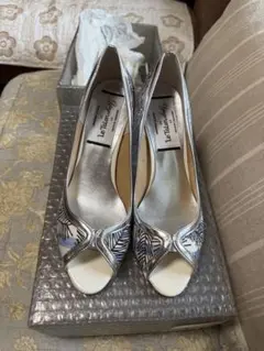 Le Talon オープントゥパンプス ホワイトブルー