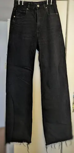 ZARA ブラック ストレートデニム フリンジ裾