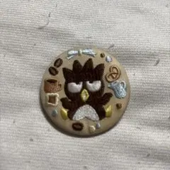 バツまる刺繍缶バッチ