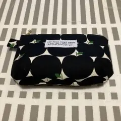 りんご柄 ポーチ ブラック ファスナー開閉 ハンドメイド