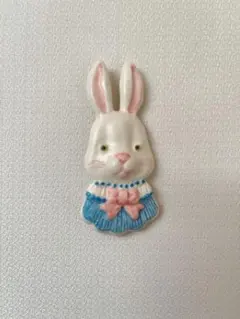 ハンドメイド　ウサギ　ブローチ