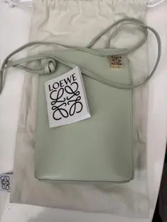 新品未使用】【安心鑑定付】LOEWE ショルダーバッグ ホワイト - メルカリ