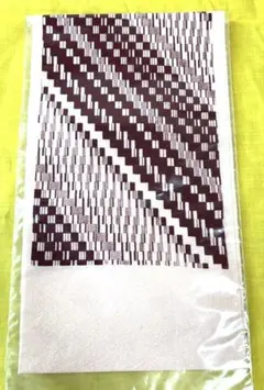 新品　半衿　赤紫と薄い桃色の幾何学模様