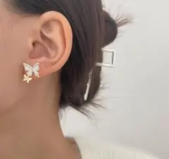 ♥️人気商品♥️おしゃれ　レディース　バタフライ　ピアス　プレゼント　ゴールド
