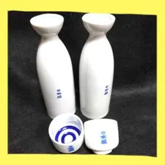 ⑤白い陶器の1合徳利 2本 猪口付