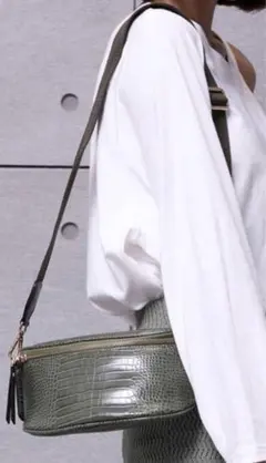 シャイニークロコミニボディバッグ