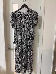 H&M モノトーン柄 パフスリーブ ロングワンピース