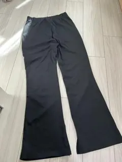 GU ブラック フレアパンツ スリット入り