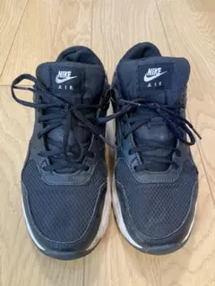 ブラックスニーカー