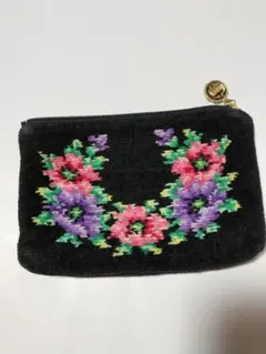 FEILER フラワー刺繍 ブラックポーチ