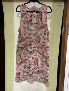 エプロン　ピンク　バラ模様　ノースリーブ