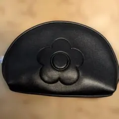 MARY QUANT エンボスデイジーパール ラウンドポーチ（ブラック）