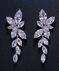 クリスタルピアス　ブライダルアクセサリー　ブライダルジュエリー