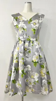 Chesty 花柄 Vネック ノースリーブ ワンピース グレー　新品　未使用