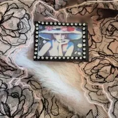 おしゃれな ヴィンテージ風の ブローチ