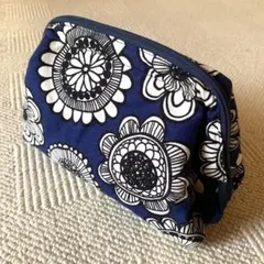 ハンドメイド 花柄ポーチ 紺色