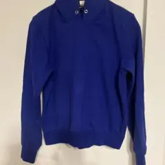 GUESS エンボスロゴ プルオーバーパーカー ブルー