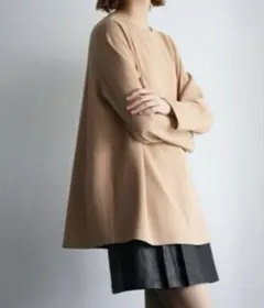 ゆったりシルエカットカットソートトップス　セゾンドパピヨン　新品未使用のサムネイル