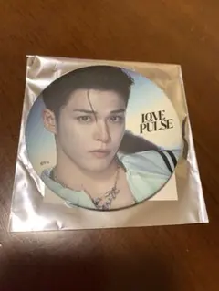 treasure アサヒ　LOVE PULSE 缶バッジ