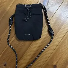 niko and ... サコッシュ ショルダーバッグ ブラック