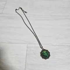 緑色ラメ入りストーンのフラワーペンダントネックレス