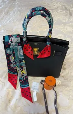 HERMESBrides de Gala Loveシルクバレンタイン限定ツイリー HERMESBrides de Gala Loveシルクバレンタイン限定ツイリー