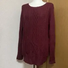 えんじ色のセーターのサムネイル