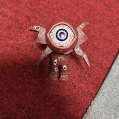 ウルトラエッグ目のあるクリーチャー フィギュア