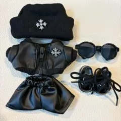 ぬい服　17cm 着せ替え服 黒コーデ 5点 クロス ニット帽 靴 サングラス
