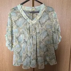 ジャニスマーケットの透け感のあるブラウスのサムネイル