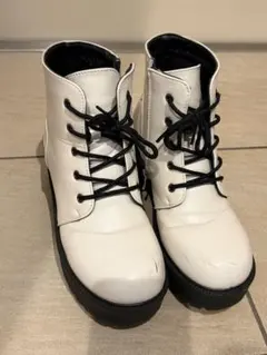 ホワイトブーツ