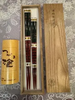 伝統的な津軽漆塗りの箸　（赤と緑の美しいデザイン　 2膳セット）