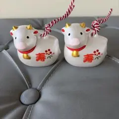 牛　置物　2個セットのサムネイル