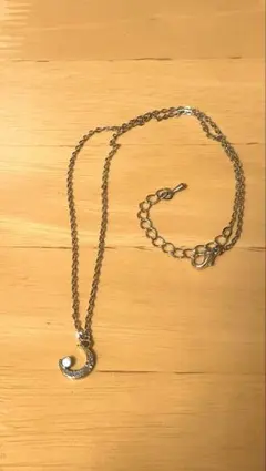 月　ネックレス