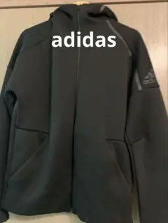adidas ブラック フルジップ パーカー