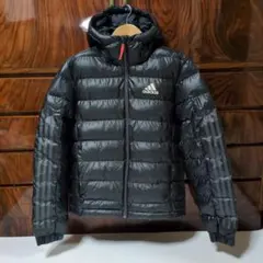 adidas ブラック ダウンジャケット フード付き
