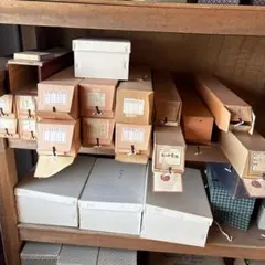 掛軸 日本画 桂田湖城 作 題名：永源寺 絹本彩色 箱無。 - メルカリ