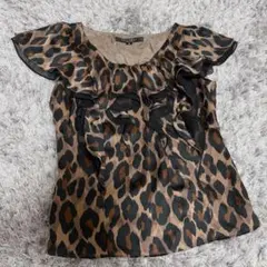 【超美品】マテリア ヒョウ柄 フリルシャツ 半袖 Mのサムネイル