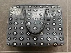 限定品 希少 PRADA プラダ スタッズ装飾 レザー ブリーフケース 幾何学