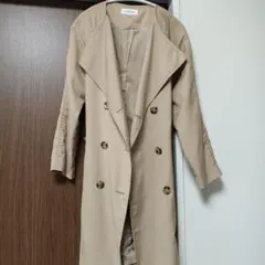 ベージュ ダブルブレスト トレンチコート