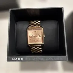 MARC BY MARC JACOBS ゴールドスクエアフェイス時計