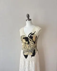 花柄ビーズ刺繍　Vネック　フレンチスリーブ　トップス　美品☆のサムネイル