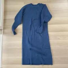 青いロングニットワンピース 長袖