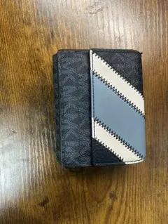 マイケルコース　三つ折り財布