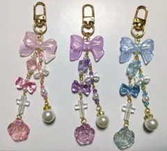 アクリルビーズキーホルダー リボンと花のチャーム