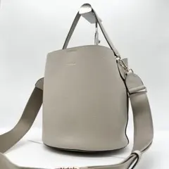 極美品✨フルラ　ショルダーバッグ　ダナエ　2way　シボ革　ベージュ　アーチロゴ